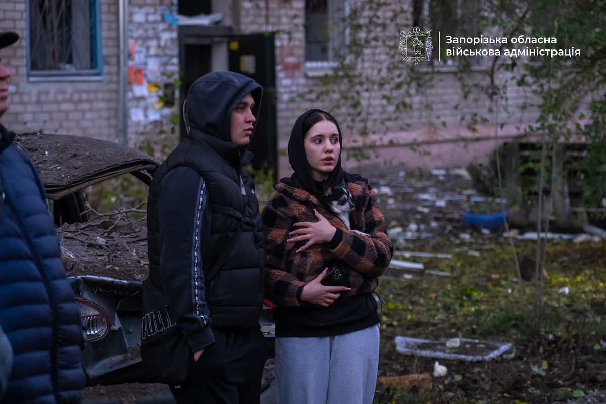 Прикрила сина собою і пролунав вибух - мешканці Запоріжжя розповіли про жахливу ніч під час обстрілу (фото, відео)