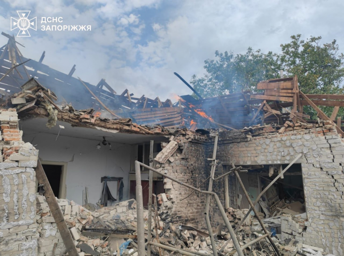 Росіяни обстріляли Запорізький район - одна людина постраждала, виникли перебої зі світлом (фото)