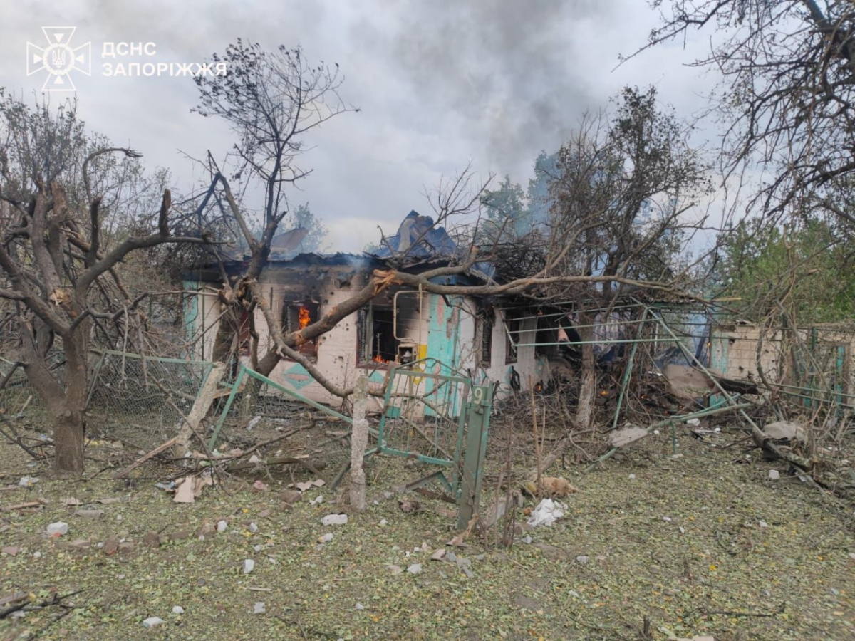 Росіяни обстріляли Запорізький район - одна людина постраждала, виникли перебої зі світлом (фото)