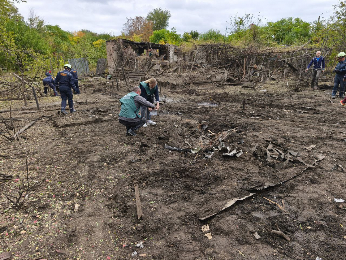 Руїни, згарища та вирви - у Запоріжжі екологи обстежили місця влучань російських ракет, бомб та безпілотників (фото)