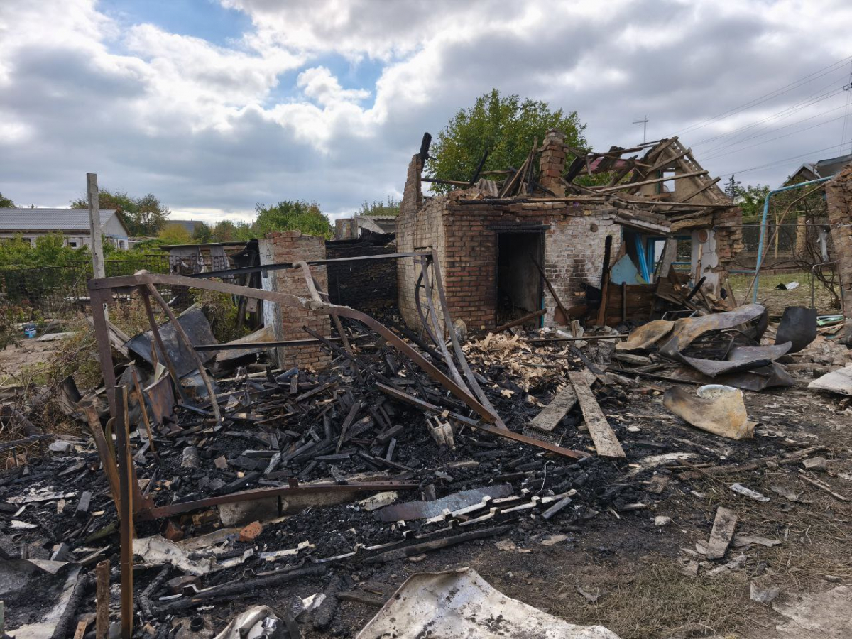 Руїни, згарища та вирви - у Запоріжжі екологи обстежили місця влучань російських ракет, бомб та безпілотників (фото)