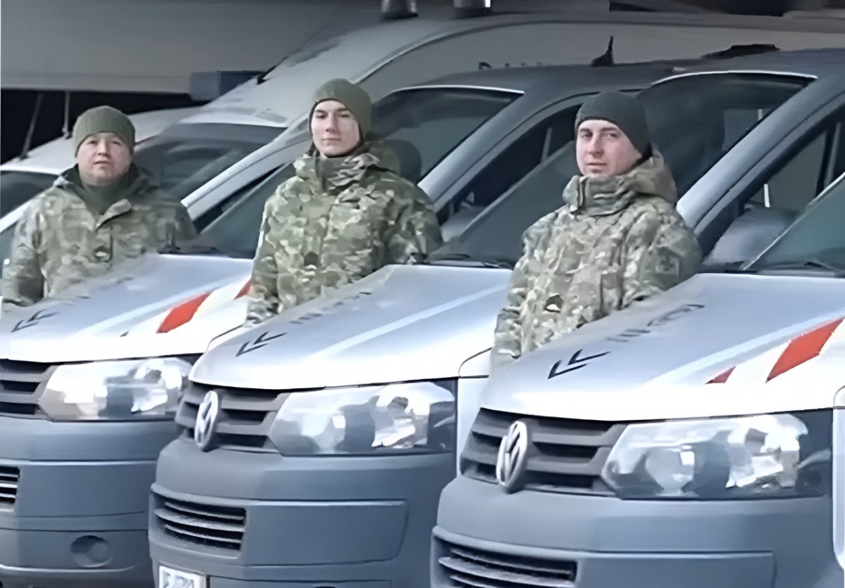 "Сталевий фронт" допомагає захисникам – понад 1350 авто від фонду Ріната Ахметова допомагають на передовій