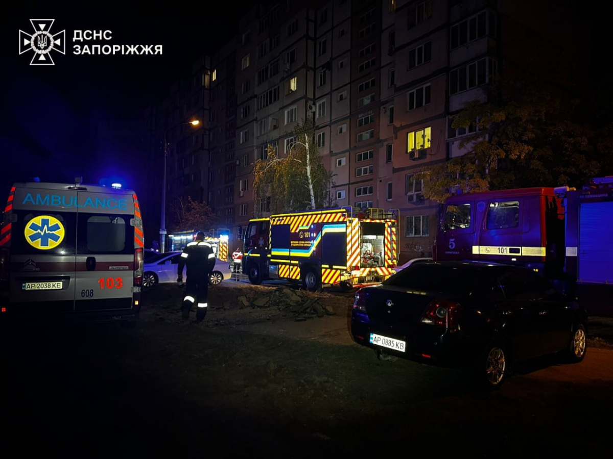 Трагедія у Запоріжжі -  під час пожежі загинув господар квартири, інші мешканці евакуйовані (відео, фото)