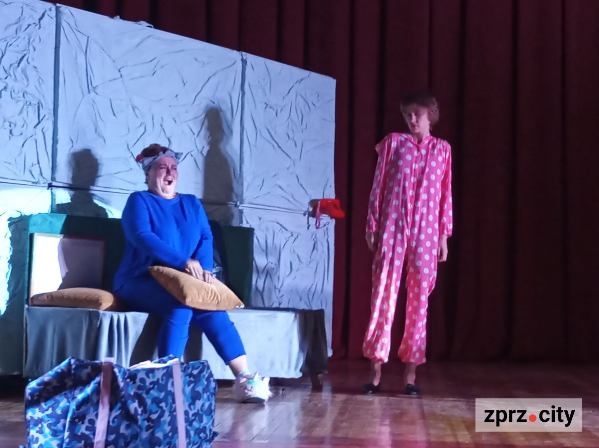 "Треба жити і діяти далі": під час повномасштабної війни у Запоріжжі народився новий театр - показали яскраву прем'єру (фото)