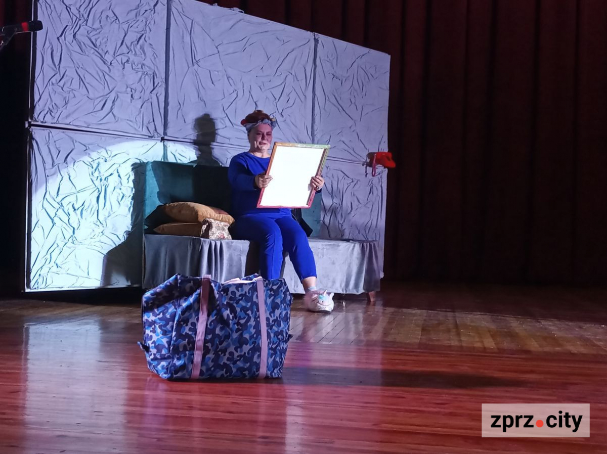 "Треба жити і діяти далі": під час повномасштабної війни у Запоріжжі народився новий театр - показали яскраву прем'єру (фото)