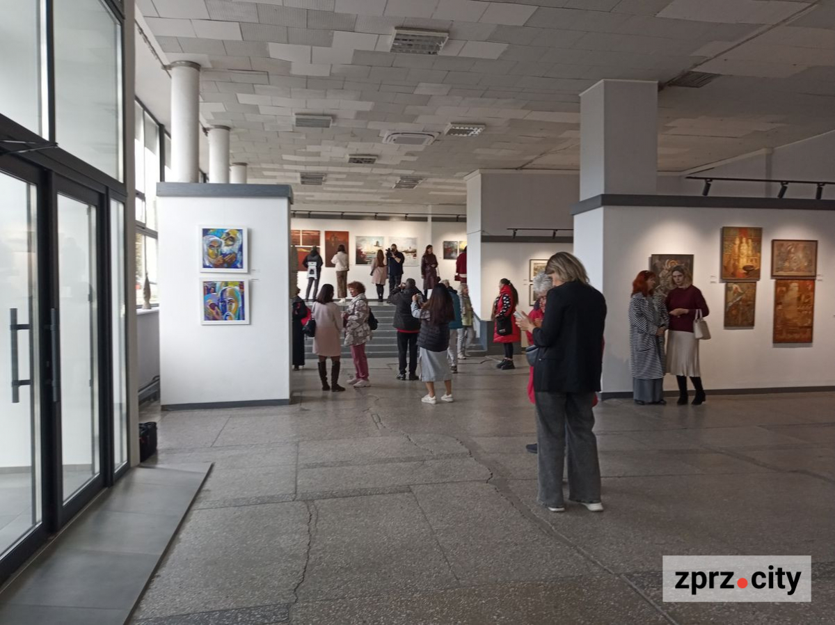 У Запоріжжі відкрили виставку про Хортицю - чим легендарний острів дивував художників з інших міст
