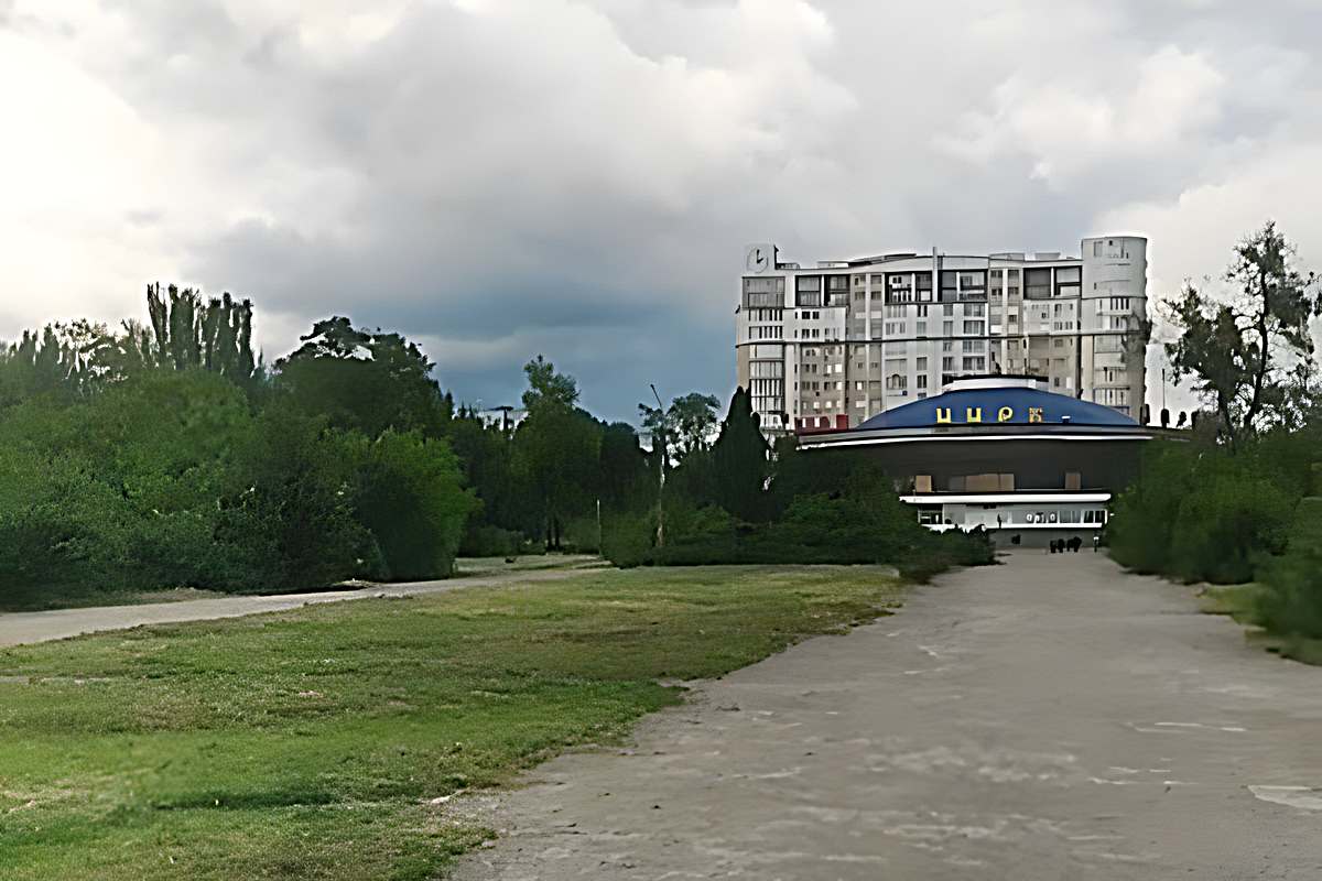 Вшанували пам'ять Героя - у парку в центрі  Запоріжжя висадили кущі лаванди 