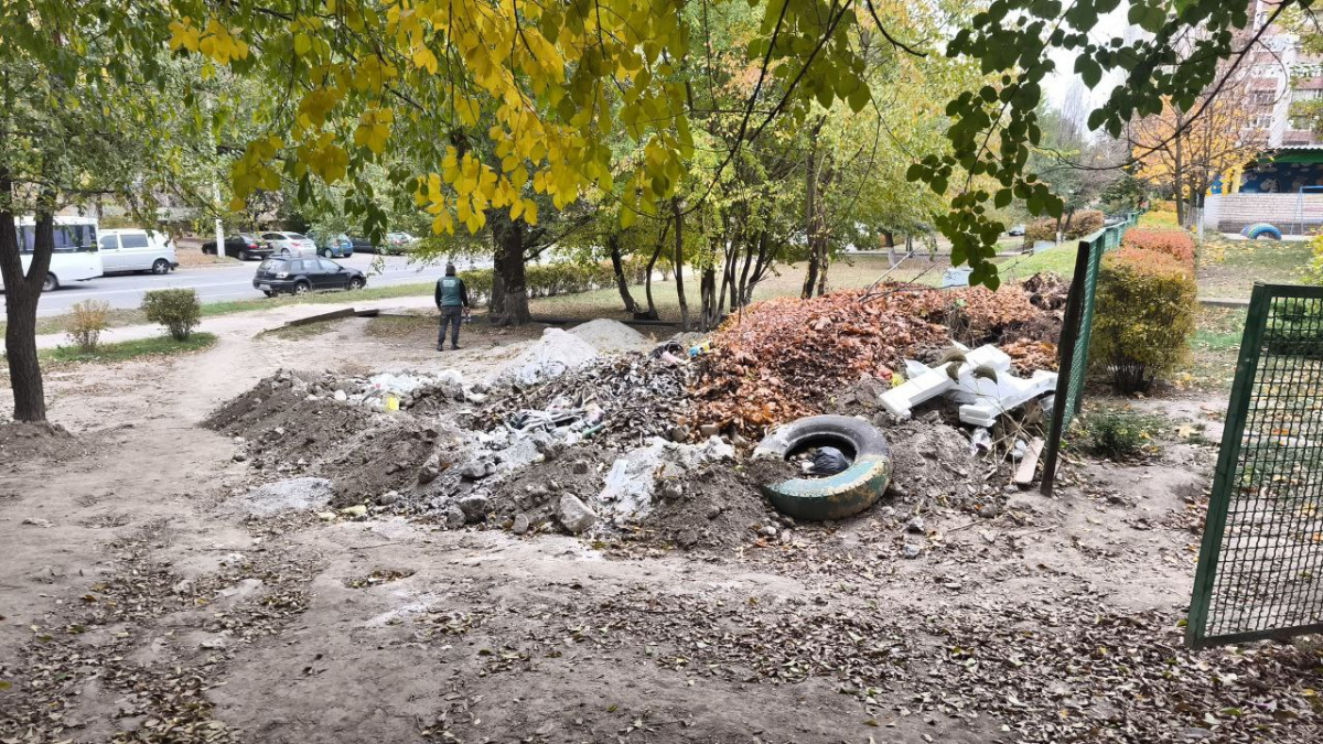 Біля "Струмочка" накидали відходи - у Запоріжжі екоінспекція натрапила на сміттєзвалище (фото)