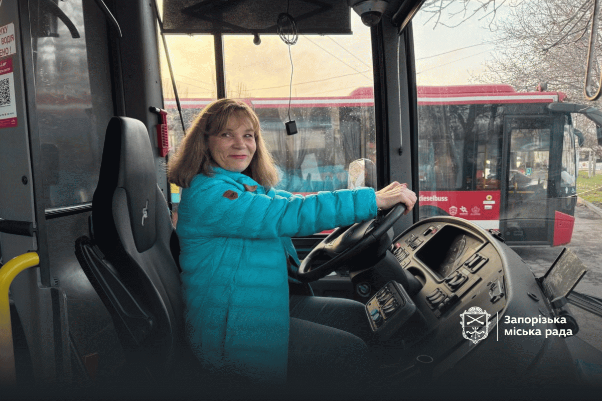 Хотіла працювати водійкою автобусу, а стала економістом - запоріжанка все-таки здійснила дитячу мрію