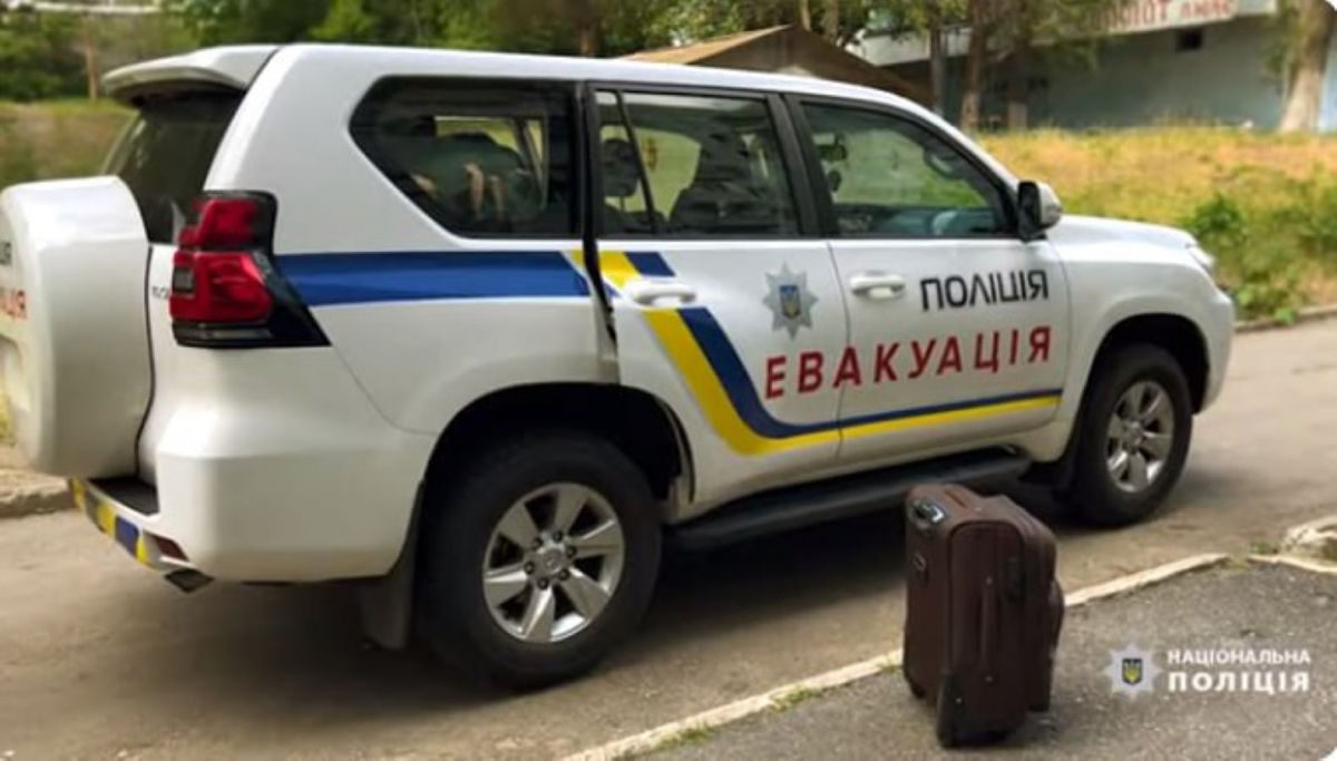 Майже три тижні не могла навіть їсти - з села під Оріховим евакуювали жінку у критичному стані (відео)