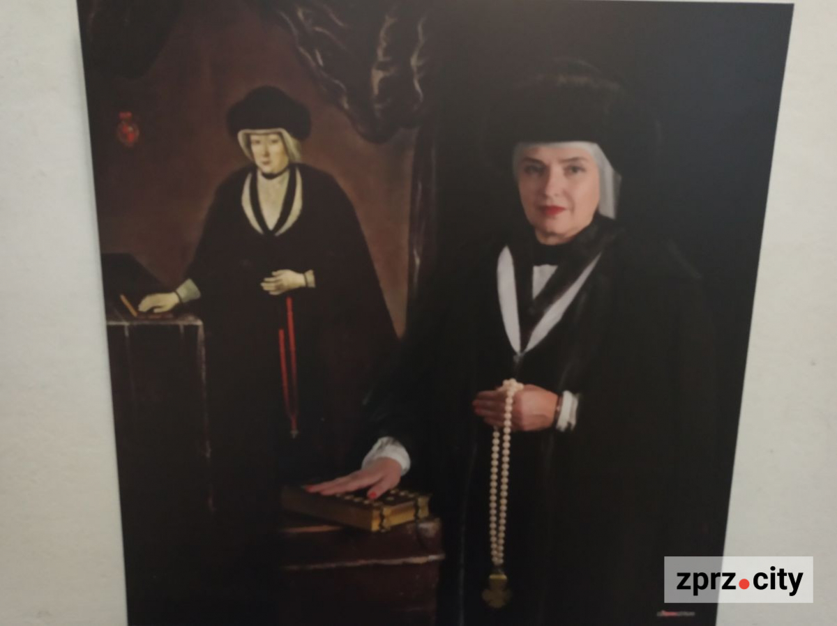 Перетворив людей на скульптури та на історичні постаті – у Запоріжжі відкрили виставку відомого українського фотохудожника