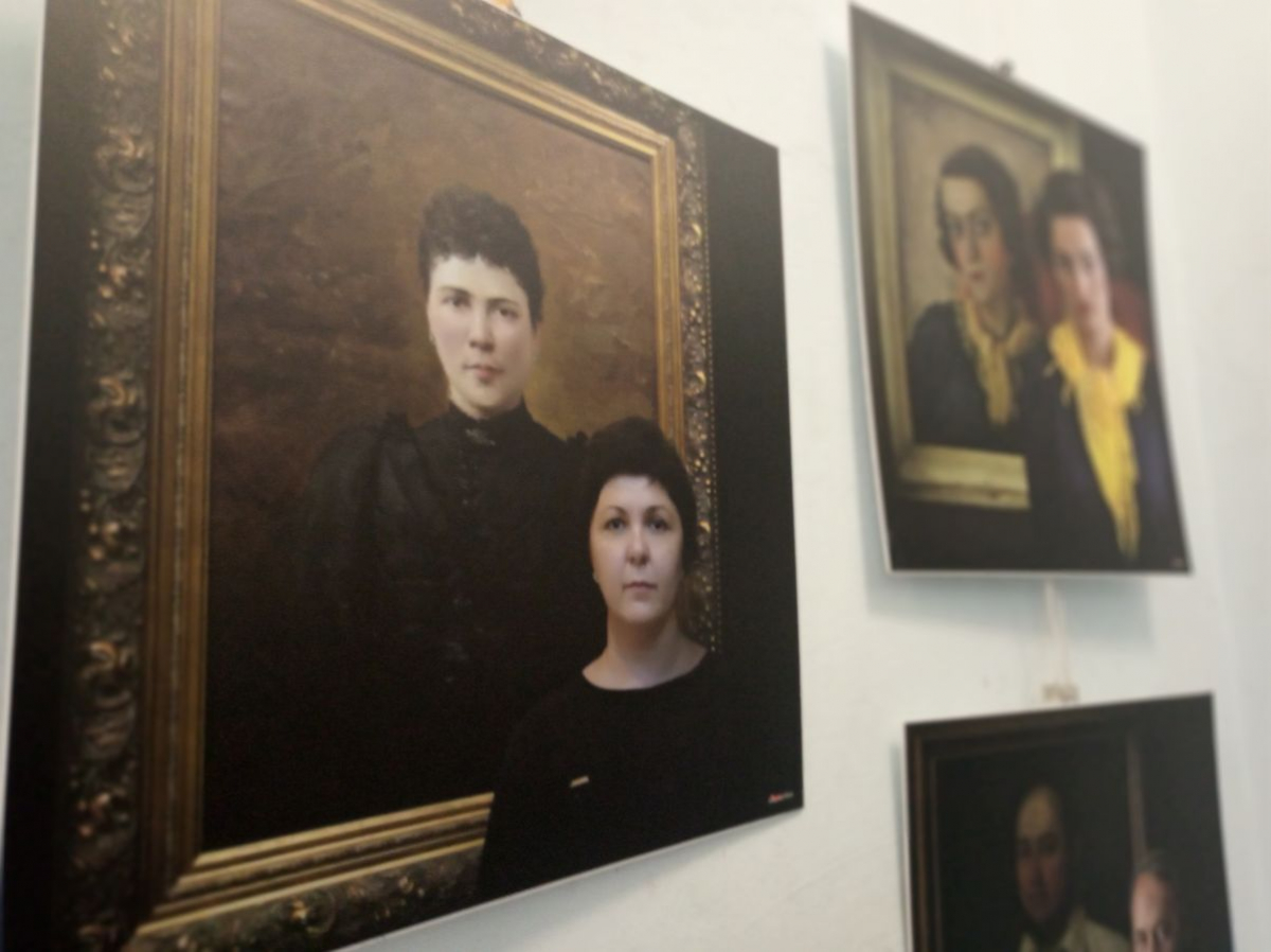 Перетворив людей на скульптури та на історичні постаті – у Запоріжжі відкрили виставку відомого українського фотохудожника