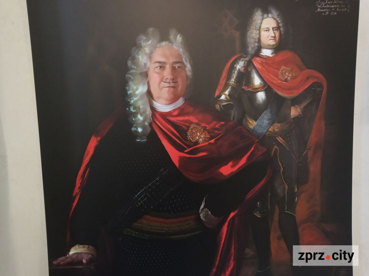 Перетворив людей на скульптури та на історичні постаті – у Запоріжжі відкрили виставку відомого українського фотохудожника