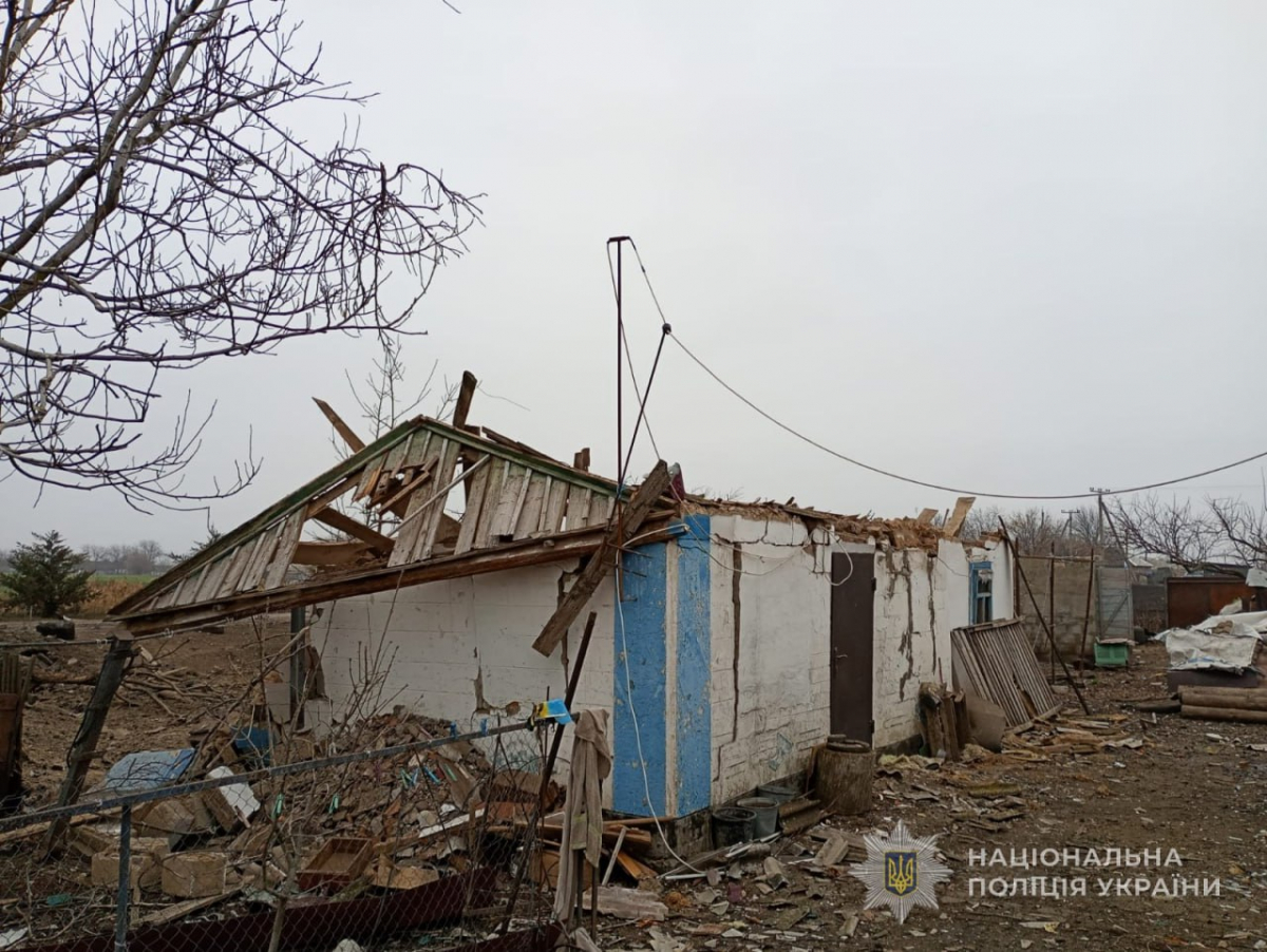 Поранення дитини, пожежа житлового будинку та руйнування - наслідки ворожих обстрілів Запорізької області за добу