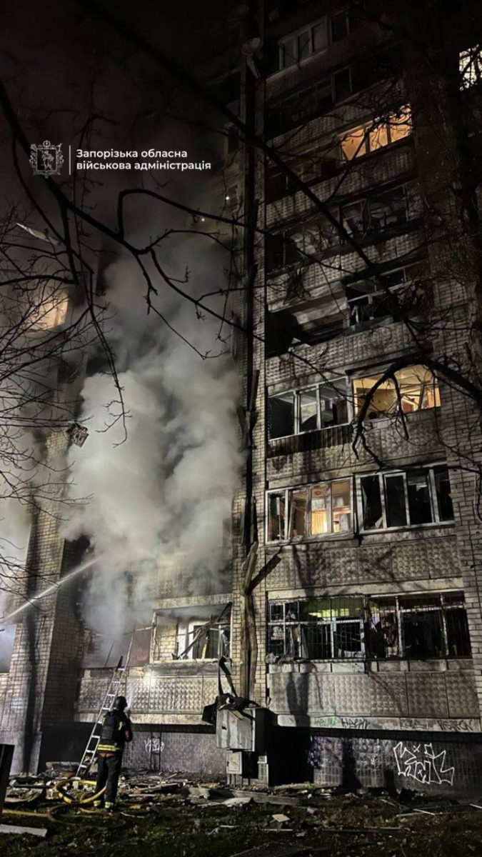 Поранення, руйнування, пожежі: вночі Запоріжжя зазнало масованої атаки ворожих дронів - що відомо про наслідки