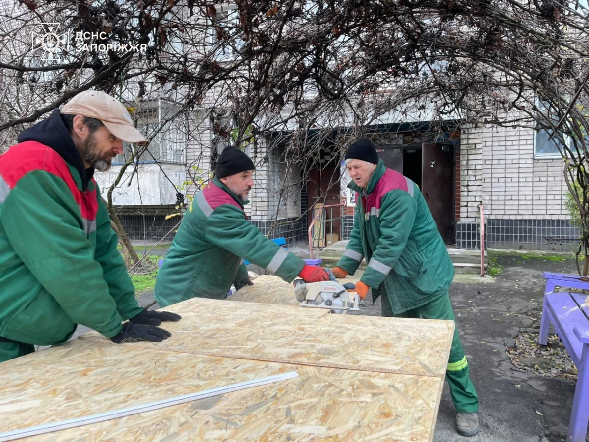 Поранення, руйнування, пожежі: вночі Запоріжжя зазнало масованої атаки ворожих дронів - що відомо про наслідки