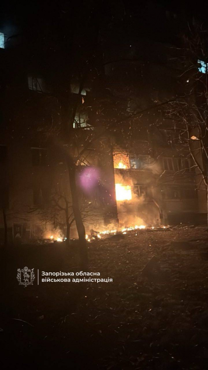 Поранення, руйнування, пожежі: вночі Запоріжжя зазнало масованої атаки ворожих дронів - що відомо про наслідки