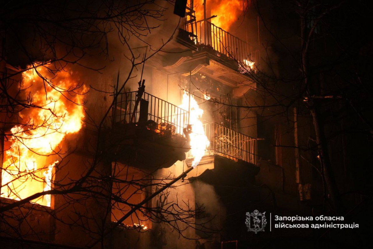 Поранення, руйнування, пожежі: вночі Запоріжжя зазнало масованої атаки ворожих дронів - що відомо про наслідки