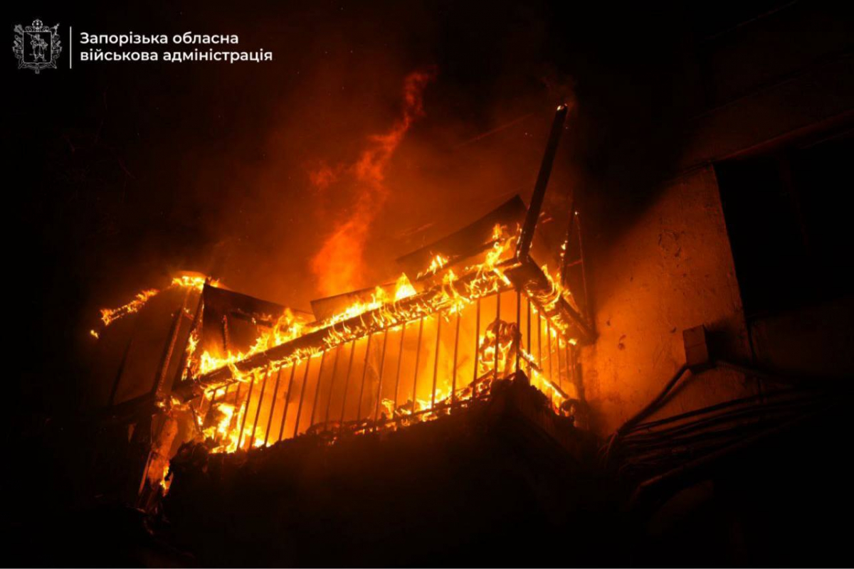 Поранення, руйнування, пожежі: вночі Запоріжжя зазнало масованої атаки ворожих дронів - що відомо про наслідки