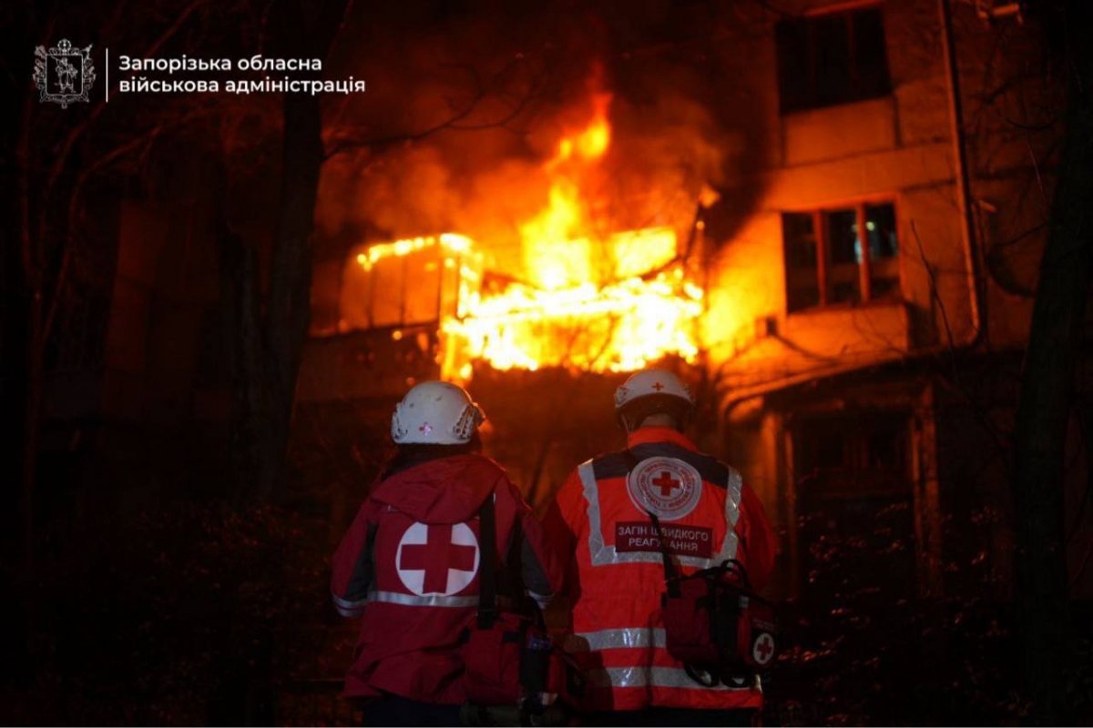 Поранення, руйнування, пожежі: вночі Запоріжжя зазнало масованої атаки ворожих дронів - що відомо про наслідки