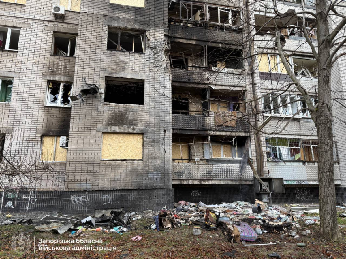 Поранення, руйнування, пожежі: вночі Запоріжжя зазнало масованої атаки ворожих дронів - що відомо про наслідки