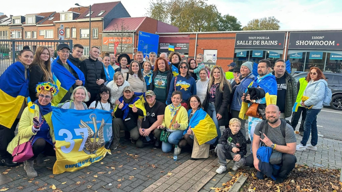 Шлях мужності та надії - ветеран з Бердянська пішки дійшов до Брюсселя, щоб нагадати про Україну (фото)