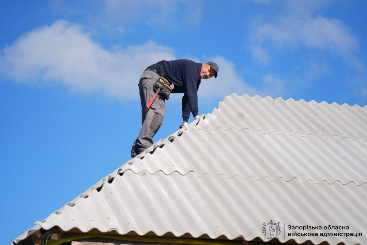 Скільки будинків у Запоріжжі пошкоджені внаслідок ворожих обстрілів - як триває відновлення (фото, відео)