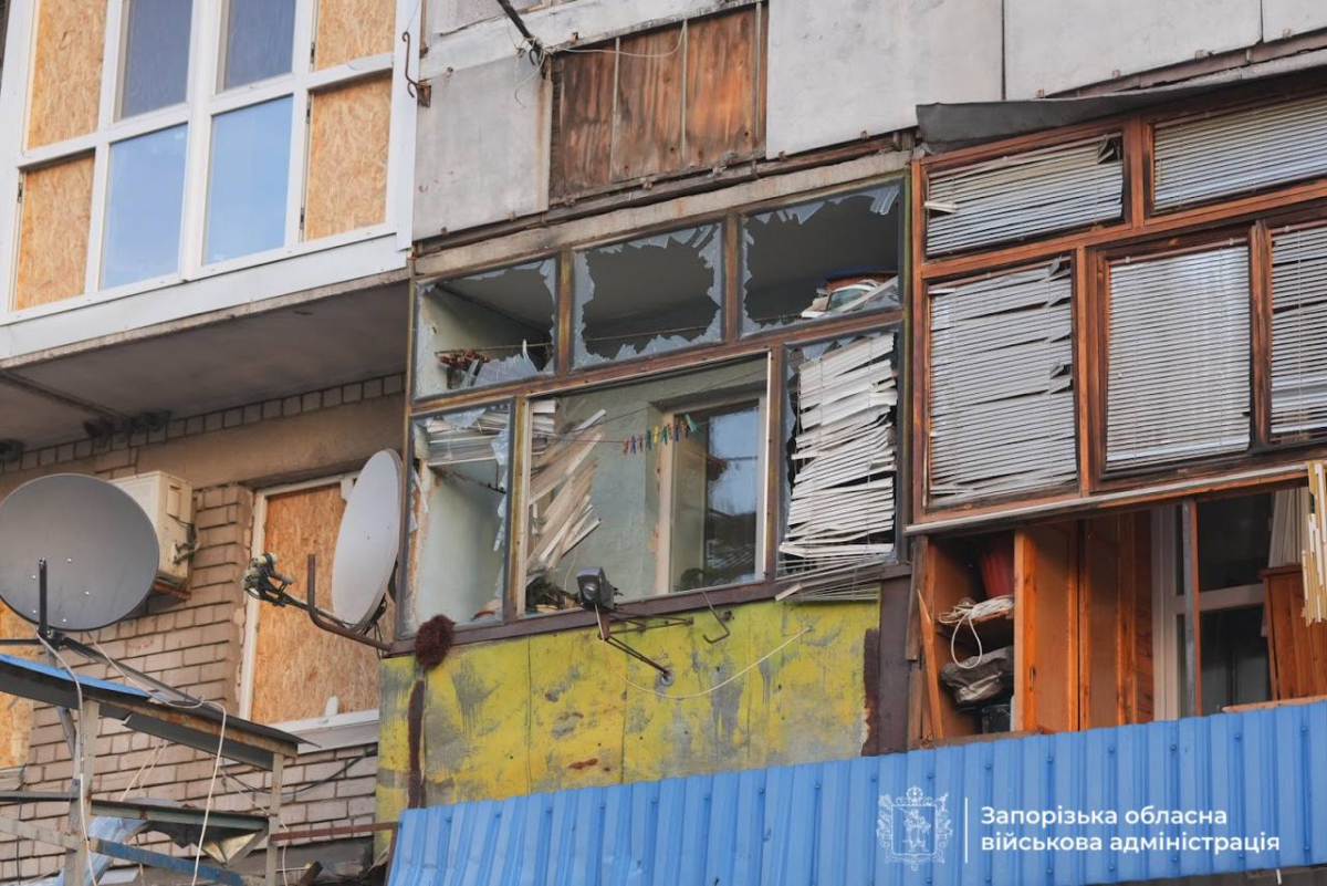 "Скло потрапило у горло, я дістала осколок, - у Запоріжжі очевидці розповіли про удар дрона по супермаркету  (фото, відео)