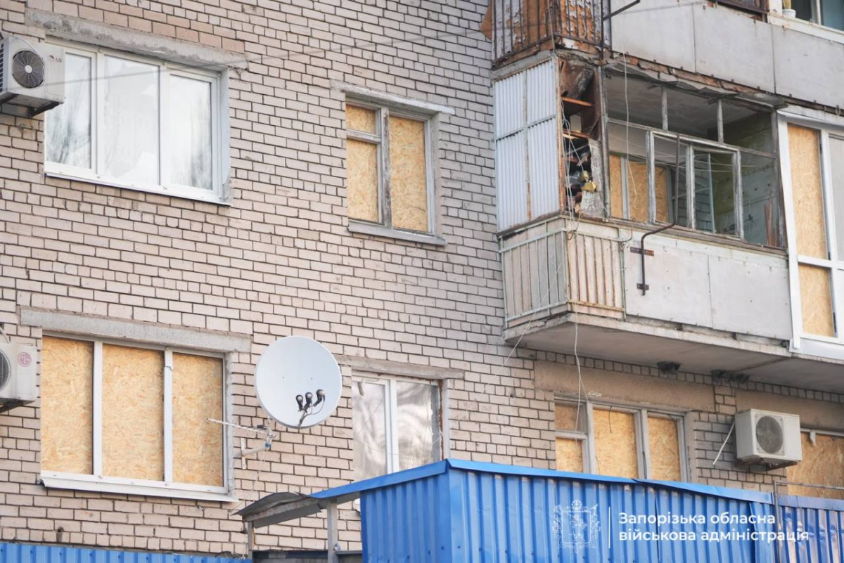 "Скло потрапило у горло, я дістала осколок, - у Запоріжжі очевидці розповіли про удар дрона по супермаркету  (фото, відео)