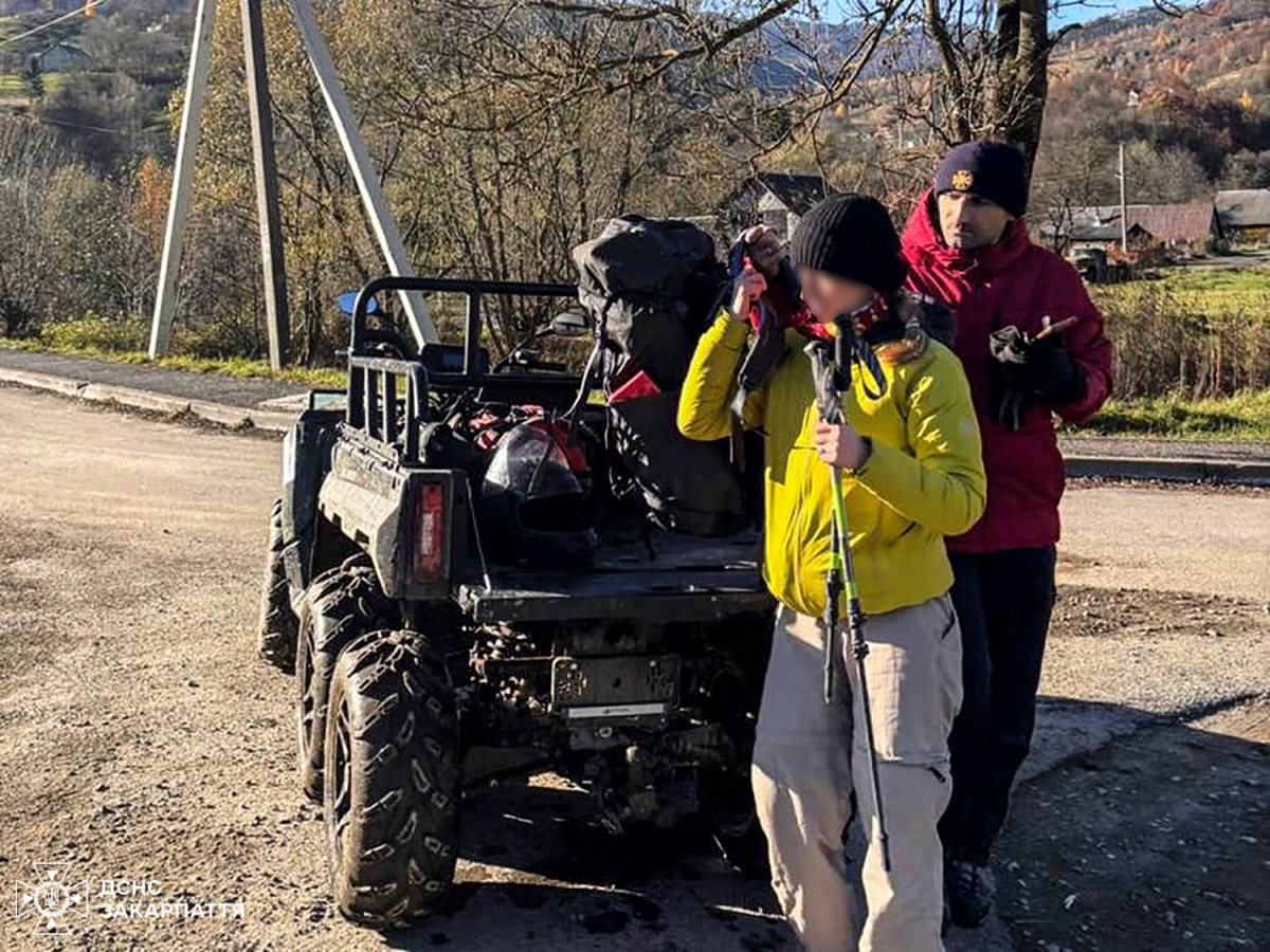 Телефон розряджався, а сил майже не лишилося — туристка із Запоріжжя заблукала в Карпатах (фото)