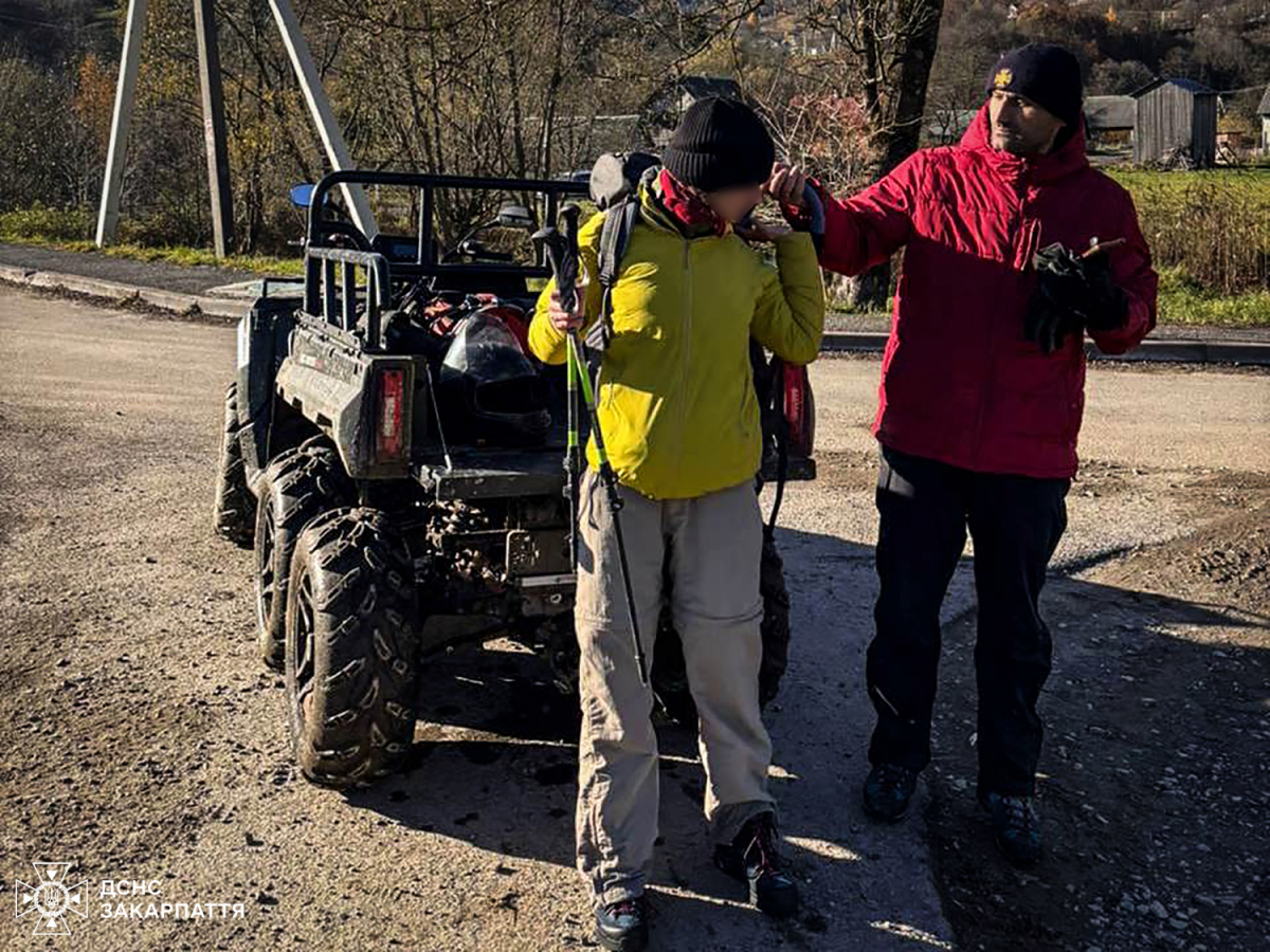 Телефон розряджався, а сил майже не лишилося — туристка із Запоріжжя заблукала в Карпатах (фото)