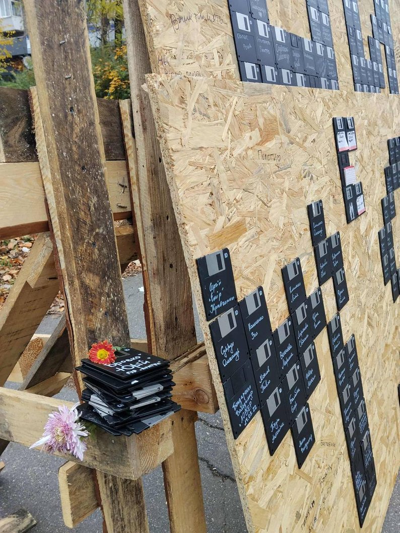 У центрі Запоріжжя знищили меморіальну інсталяцію – поліція шукає вандалів (фото)