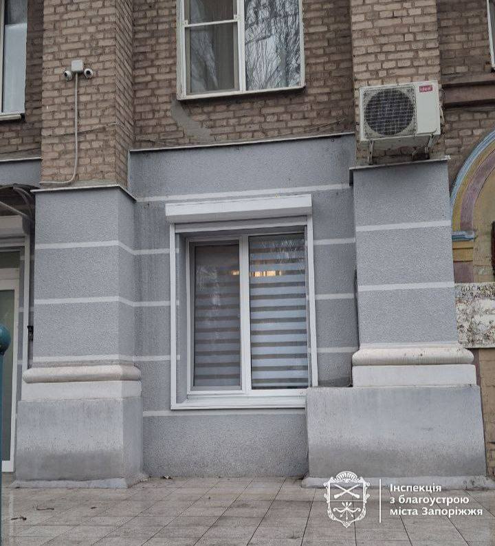 У двох районах Запоріжжя прибрали незаконний гараж і російськомовні вивіски (фото)