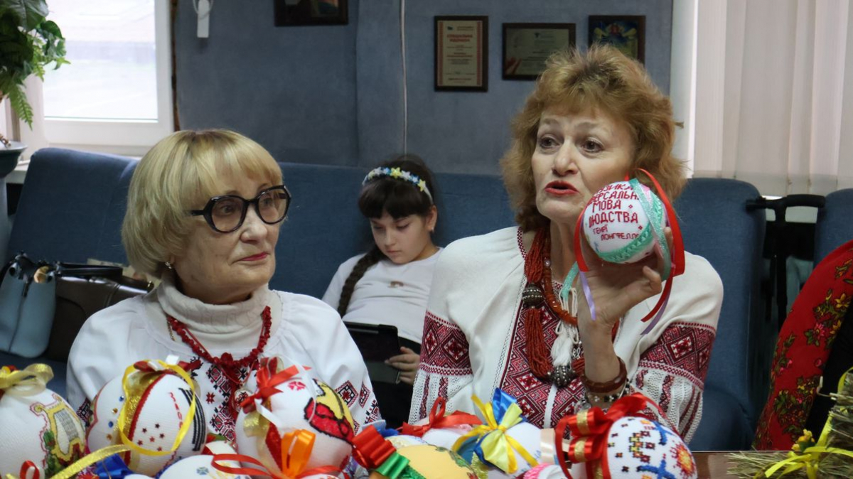 У Запоріжжі створили «музичну» колекцію вишитих кульок - фото