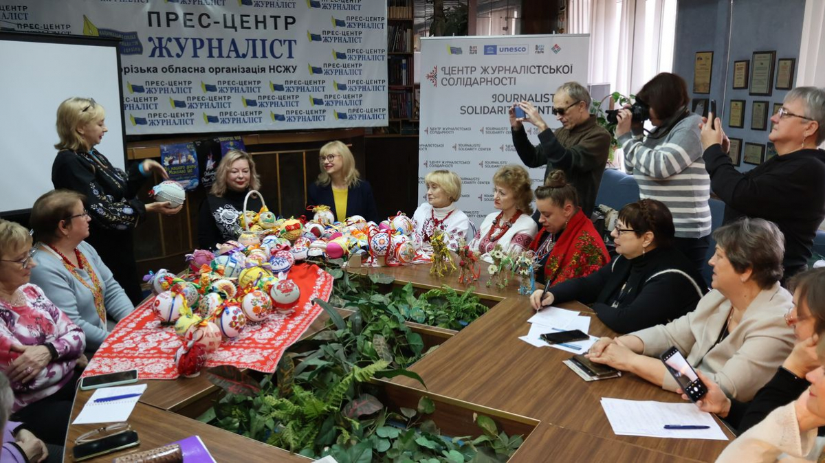 У Запоріжжі створили «музичну» колекцію вишитих кульок - фото