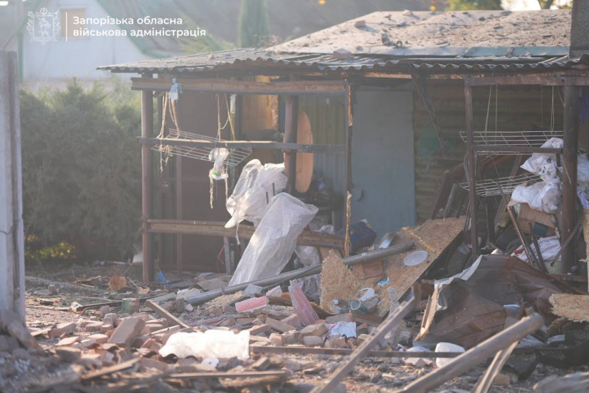 У Запоріжжі внаслідок нічної атаки пошкоджень зазнав житловий сектор Шевченківського району - кількість поранених зросла (фото, відео)