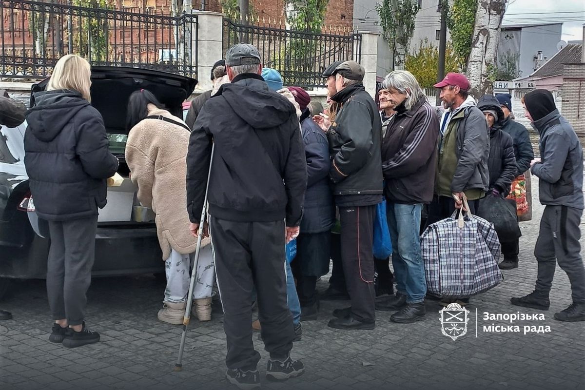 У Запоріжжі запрацювали пункти гарячого харчування для безхатченків (фото) 