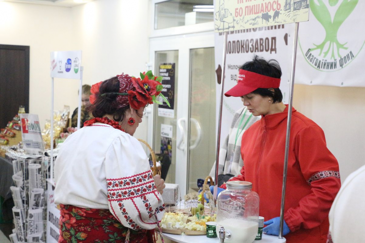 У Запоріжжі журналісти, майстрині та рок-музиканти об'єдналися і зробили благодійний ярмарок - фото