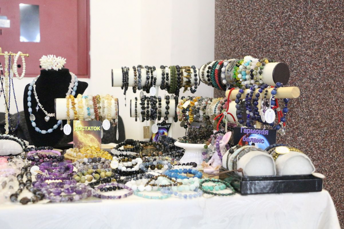 У Запоріжжі журналісти, майстрині та рок-музиканти об'єдналися і зробили благодійний ярмарок - фото