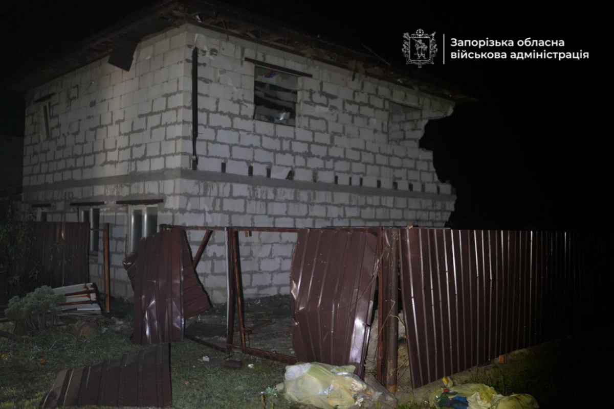 Вночі росіяни вдарили по Запоріжжю: двоє поранених, тисячі мешканців залишились без світла (фото, відео)