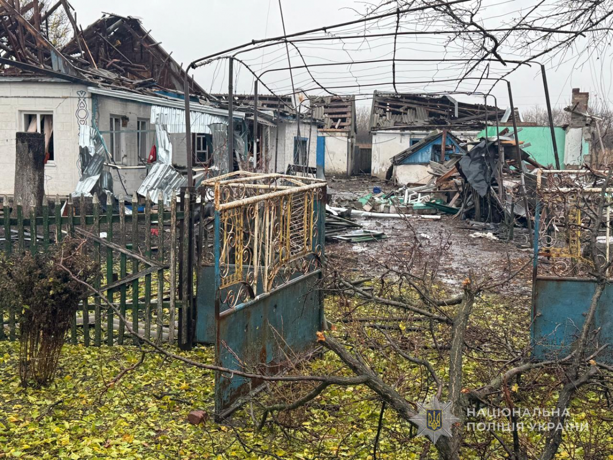 Ворог атакував FPV-дронами Запорізьку область - поранено жінку, у Кушугумі згорів трактор (фото)