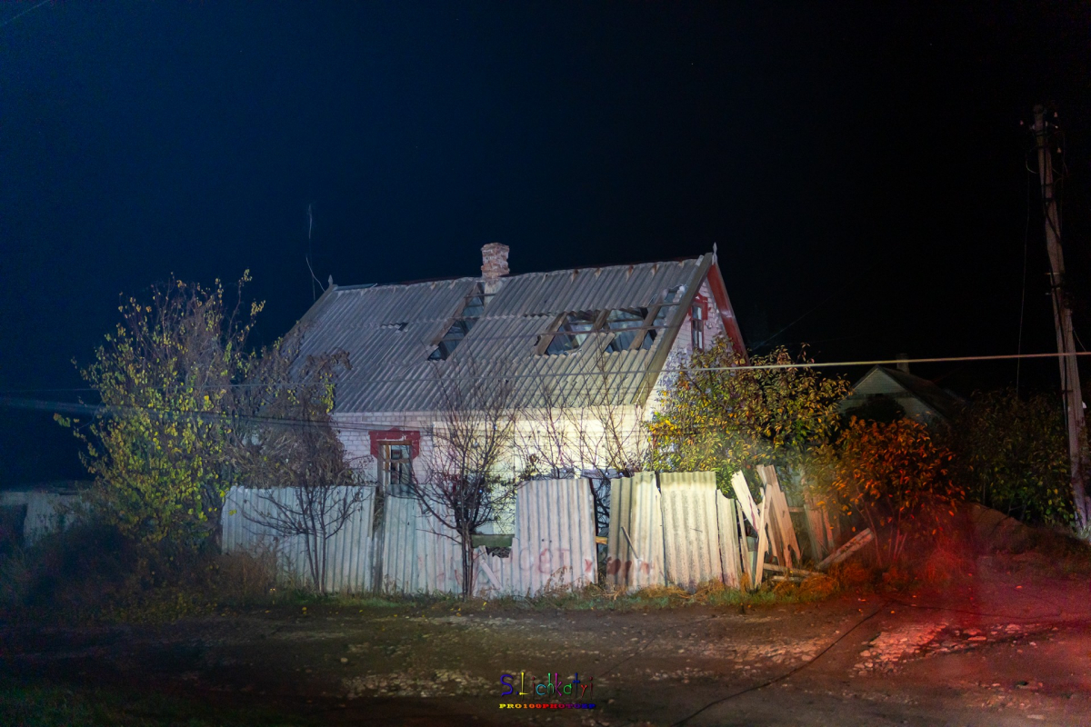 Задокументували шкоду довкіллю - у Запоріжжі на місці влучань російських ракет працювали екологи (фото)