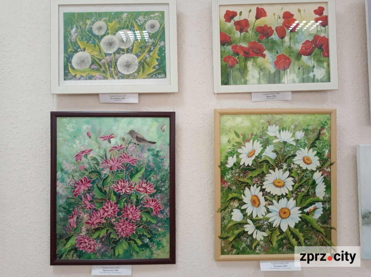 Запорізький музей тимчасово надав "дах" художникам з вернісажу у фонтана - фото