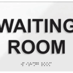 Біла акрилова табличка із шрифтом Брайля