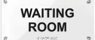 Біла акрилова табличка із шрифтом Брайля