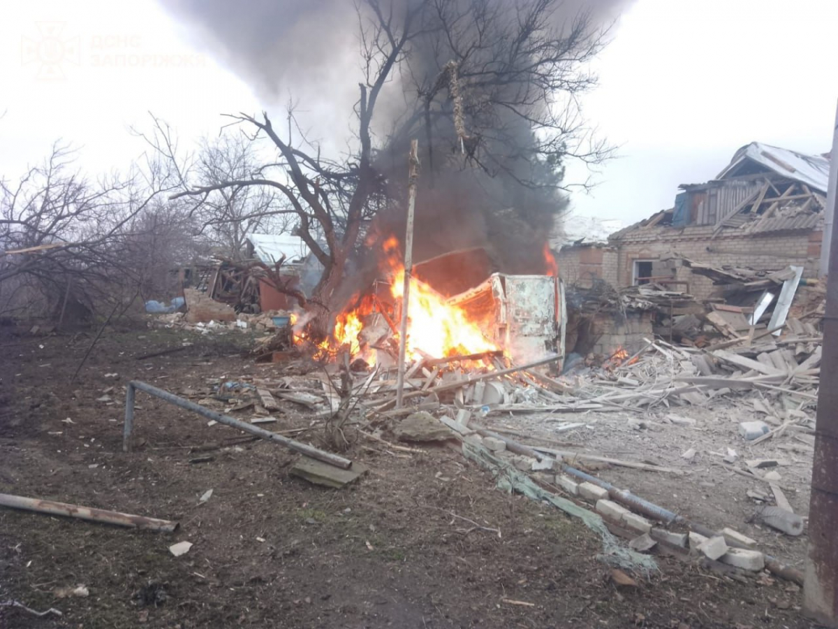 Атаки не стихають: росіяни вдарили по Запорізькому району дронами — троє людей поранено (фото)