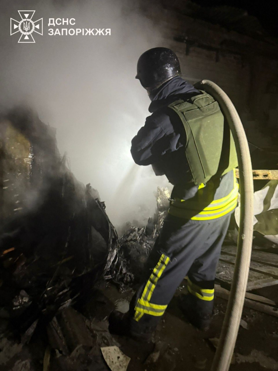 Атаки не стихають: росіяни вдарили по Запорізькому району дронами — троє людей поранено (фото)