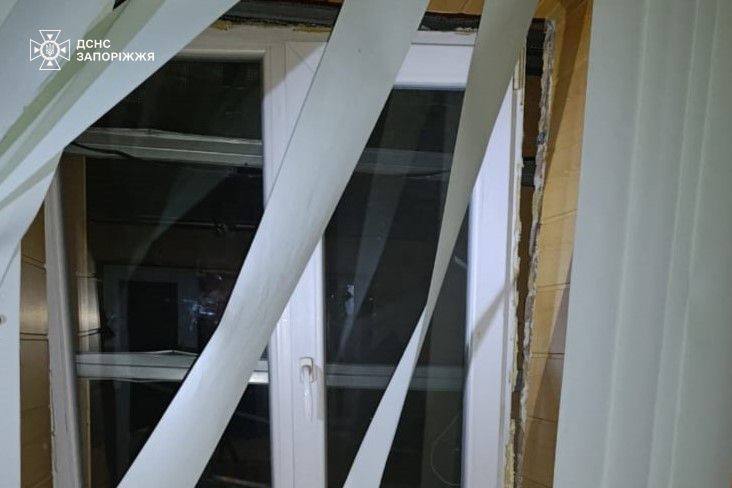 Били по цивільній інфраструктурі - російський БПЛА пошкодив пожежно-рятувальну частину у Запорізькому районі (фото)