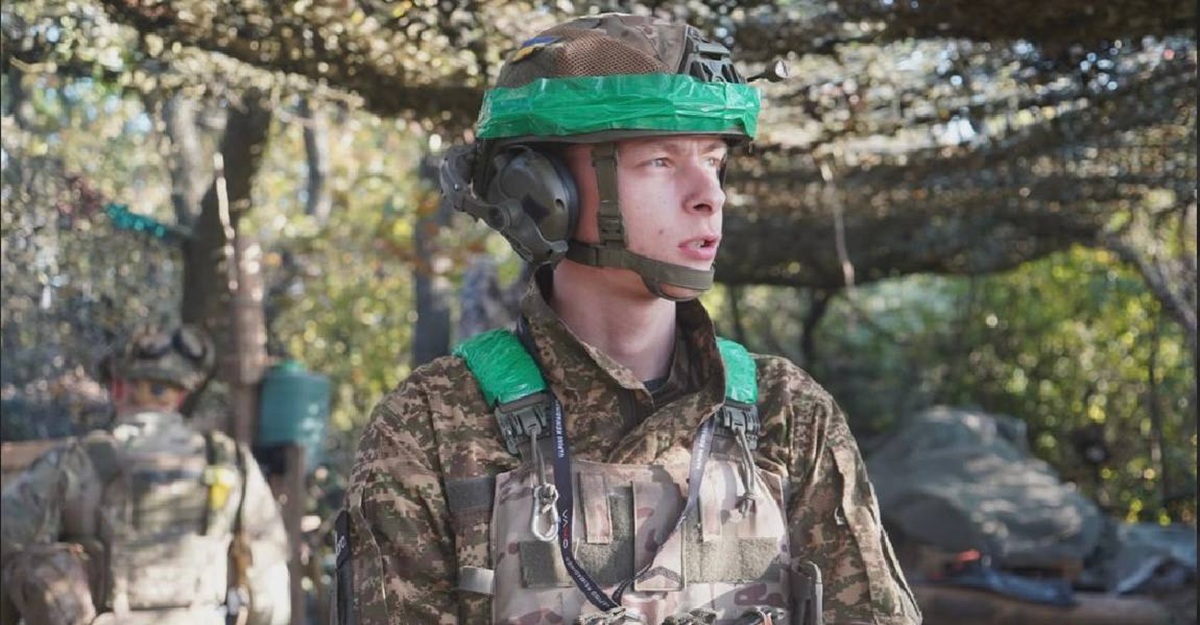 Бився на Оріхівському і Покровському напрямках - мама загиблого 22-річного артилериста отримала нагороду сина (фото)