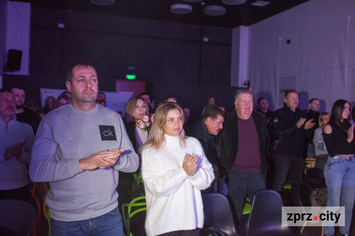 "Ця вистава більш направлена на цивільних" - у Запоріжжі показали п'єсу, засновану на листах і постах військових